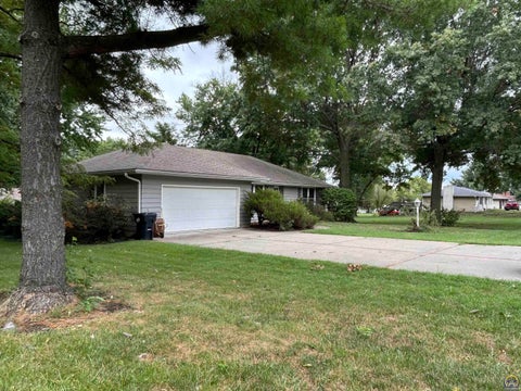 Tiny photo for 426 Comanche Dr, Holton, KS 66436 (MLS # 246676)