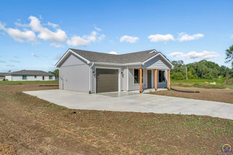 Photo of 732 W North St, Carbondale, KS 66414 (MLS # 246572)