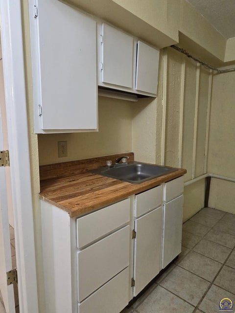 Tiny photo for 2663 SW Arrowhead Rd, Topeka, KS 66614 (MLS # 246749)