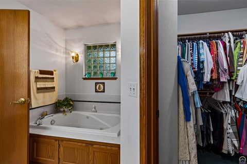 Tiny photo for 5920 NE Marple Dr, Topeka, KS 66617 (MLS # 246533)