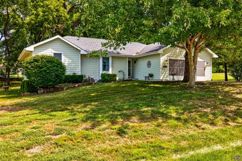 Photo of 5920 NE Marple Dr, Topeka, KS 66617 (MLS # 246533)