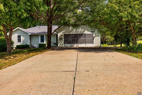 Tiny photo for 5920 NE Marple Dr, Topeka, KS 66617 (MLS # 246533)