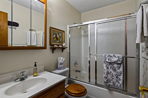 Tiny photo for 5920 NE Marple Dr, Topeka, KS 66617 (MLS # 246533)