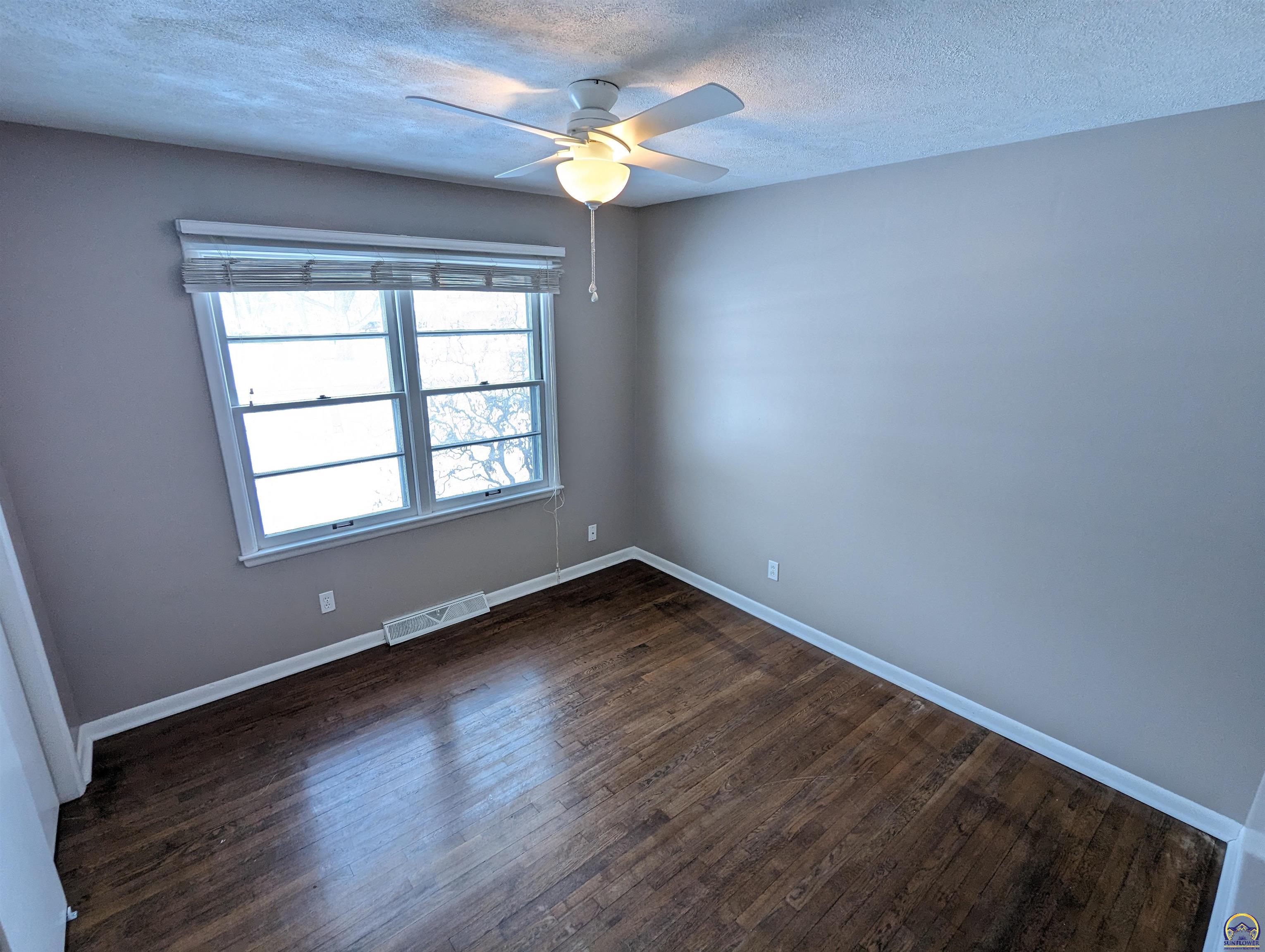 Topeka, Kansas 66611, United States, 3 Bedrooms Bedrooms, ,1 BathroomBathrooms,Residential,Pending,66632