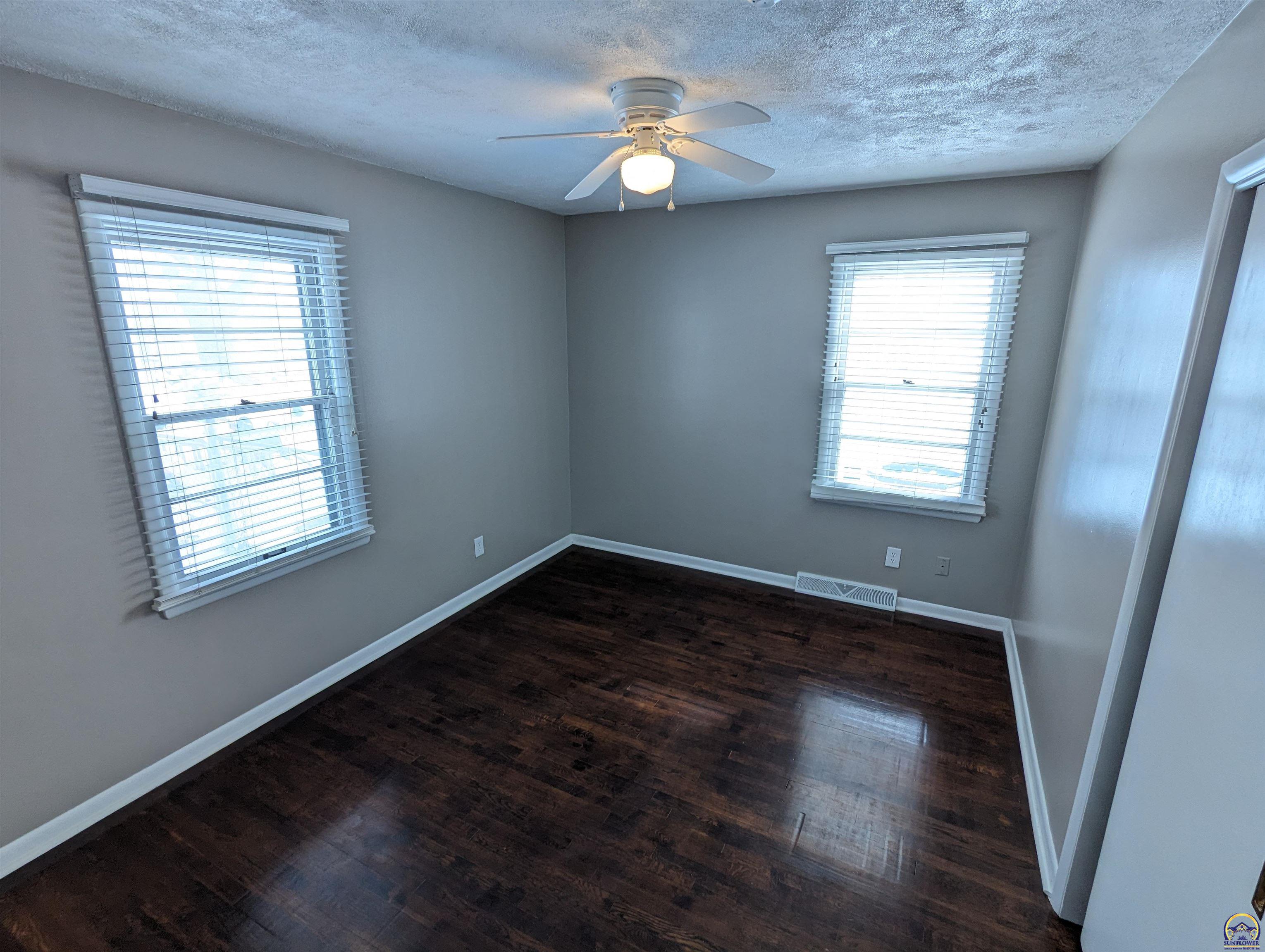 Topeka, Kansas 66611, United States, 3 Bedrooms Bedrooms, ,1 BathroomBathrooms,Residential,Pending,66632