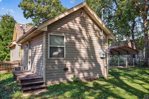 Tiny photo for 1513 NE Seward Ave, Topeka, KS 66616 (MLS # 247074)