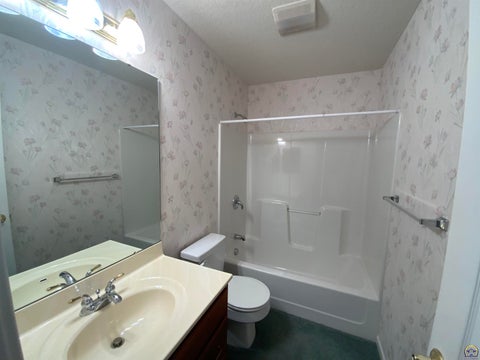 Tiny photo for 6227 SW 40th Ct, Topeka, KS 66610 (MLS # 246628)