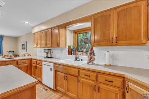 Tiny photo for 2518 SW Berkshire Dr, Topeka, KS 66614 (MLS # 244907)