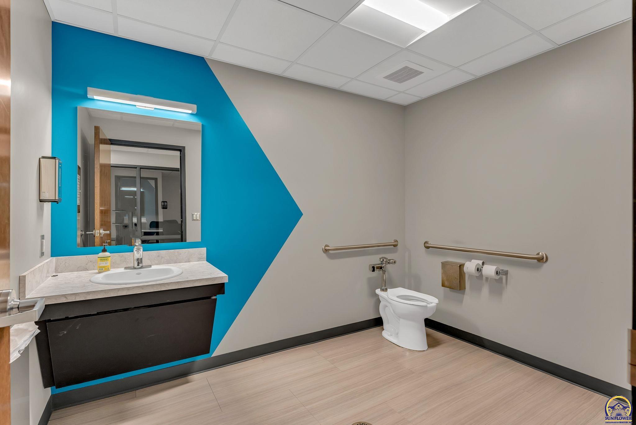 Topeka, Kansas 66611, United States, ,Commercial,Active,104433