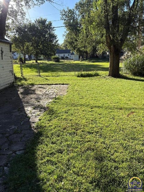 Tiny photo for 839 SW Webster Ave, Topeka, KS 66606 (MLS # 246926)