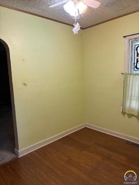 Tiny photo for 839 SW Webster Ave, Topeka, KS 66606 (MLS # 246926)