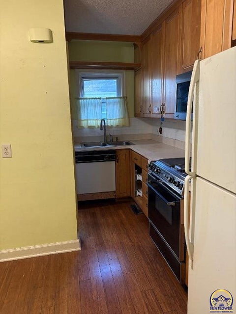 Tiny photo for 839 SW Webster Ave, Topeka, KS 66606 (MLS # 246926)
