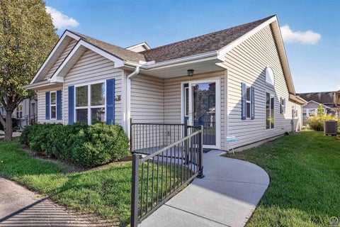 Photo of 5511 SW Chapella St, Topeka, KS 66614 (MLS # 247138)