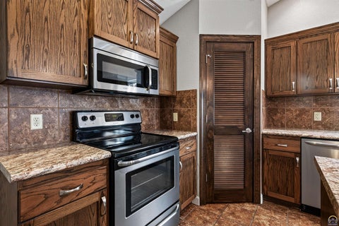 Tiny photo for 5511 SW Chapella St, Topeka, KS 66614 (MLS # 247138)
