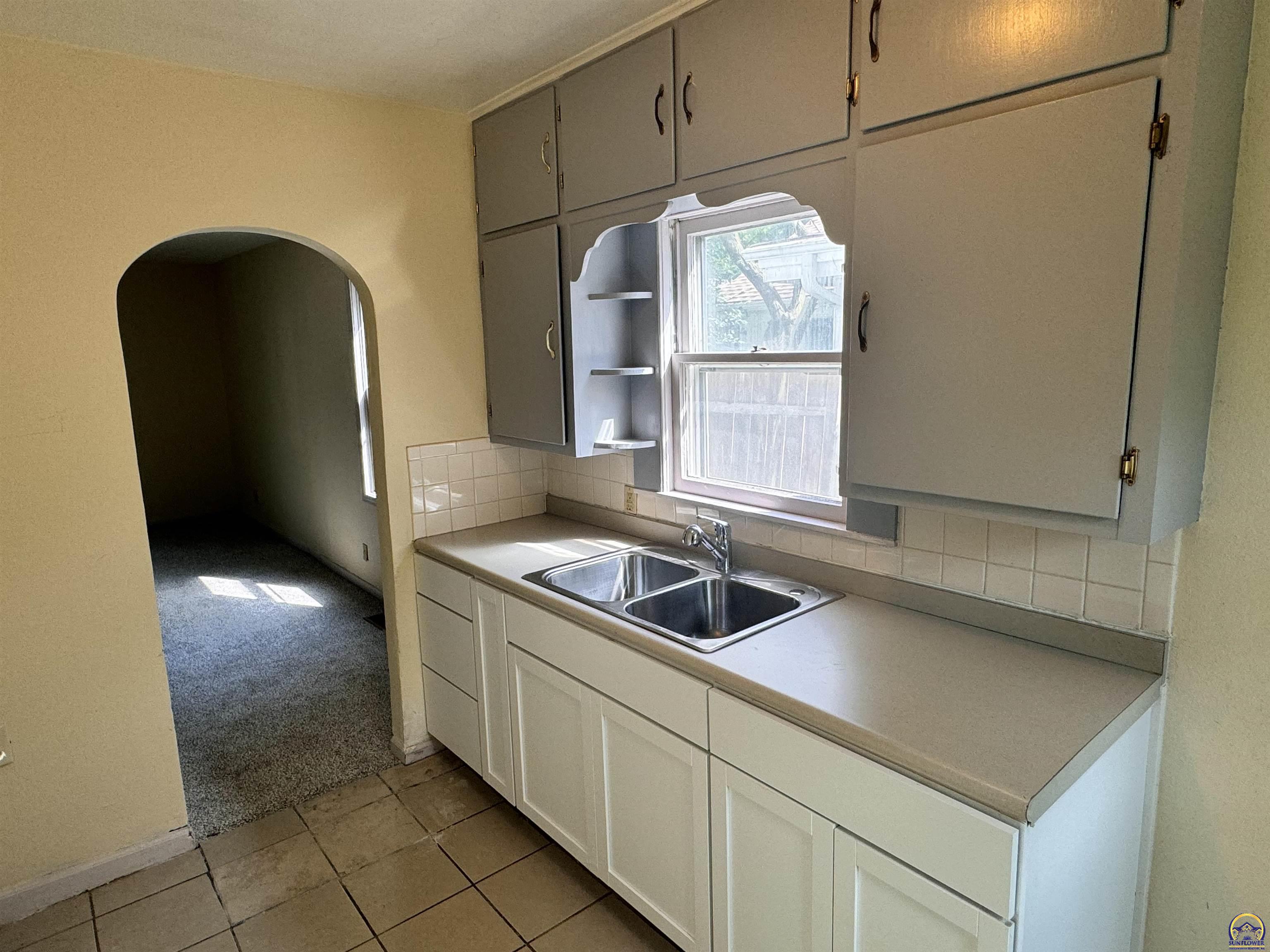 Topeka, Kansas 66617, United States, 2 Bedrooms Bedrooms, ,1 BathroomBathrooms,Residential,Pending,47459