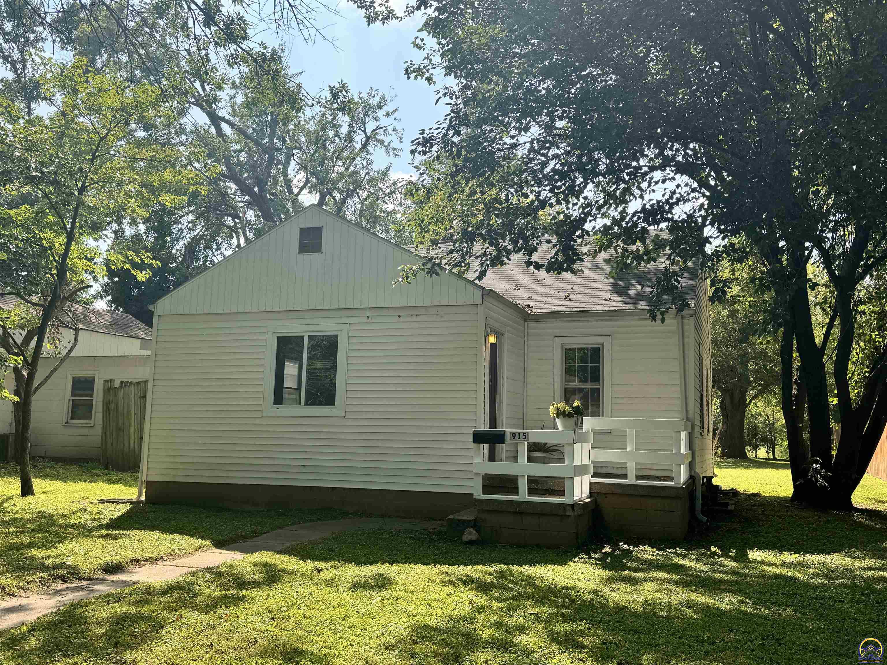 Topeka, Kansas 66617, United States, 2 Bedrooms Bedrooms, ,1 BathroomBathrooms,Residential,Pending,47459