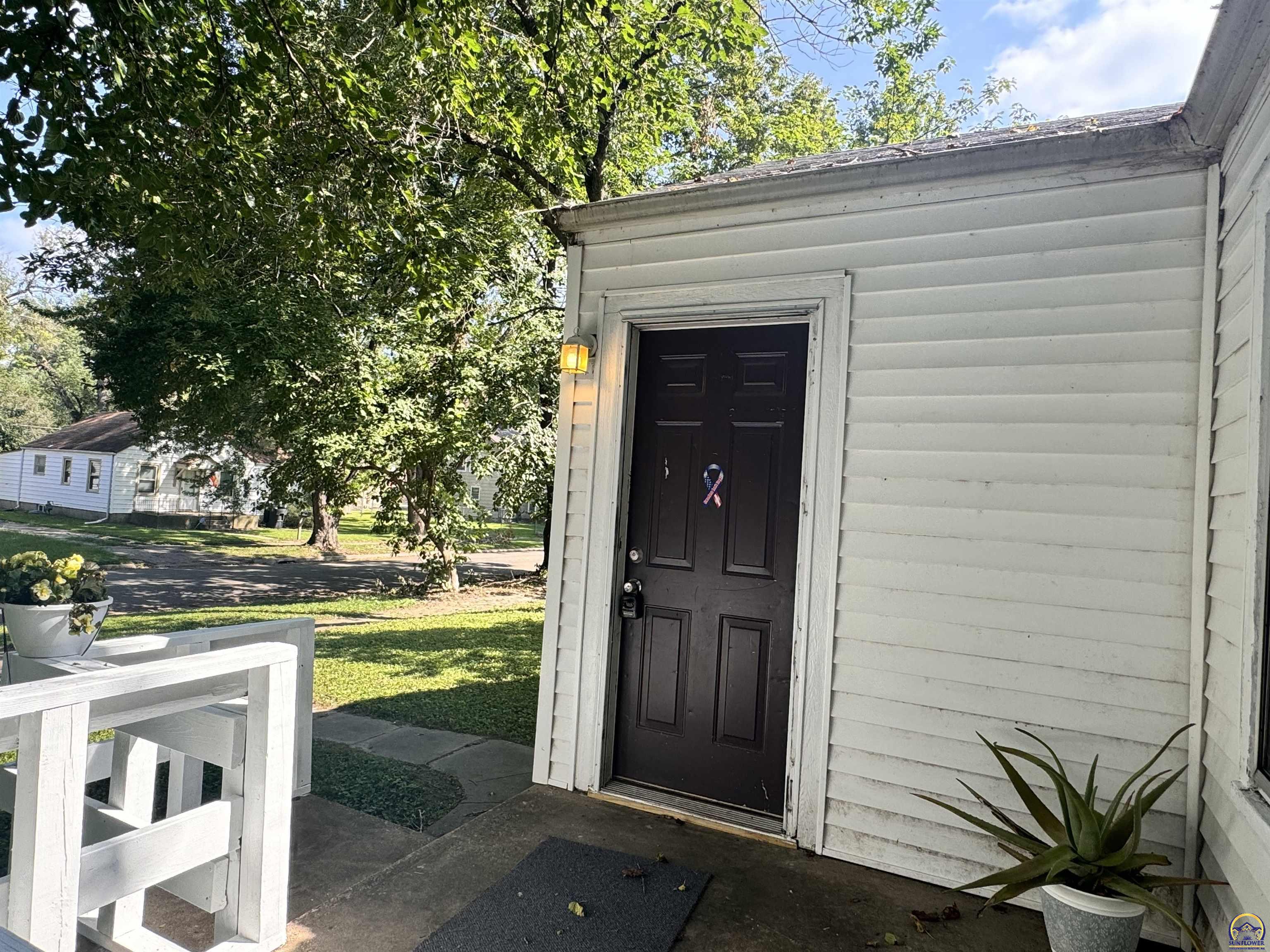 Topeka, Kansas 66617, United States, 2 Bedrooms Bedrooms, ,1 BathroomBathrooms,Residential,Pending,47459