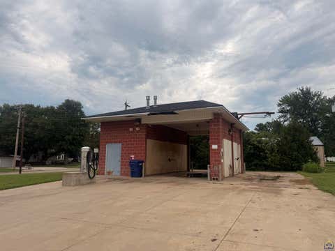 Photo of 106 N Main St, Eskridge, KS 66423 (MLS # 245807)
