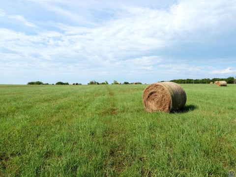 Tiny photo for 3 NW Jennings Rd, Topeka, KS 66618 (MLS # 246130)