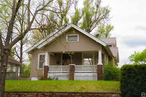 Photo of 1225 SW Jewell Ave, Topeka, KS 66604 (MLS # 243925)