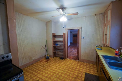 Tiny photo for 1225 SW Jewell Ave, Topeka, KS 66604 (MLS # 243925)