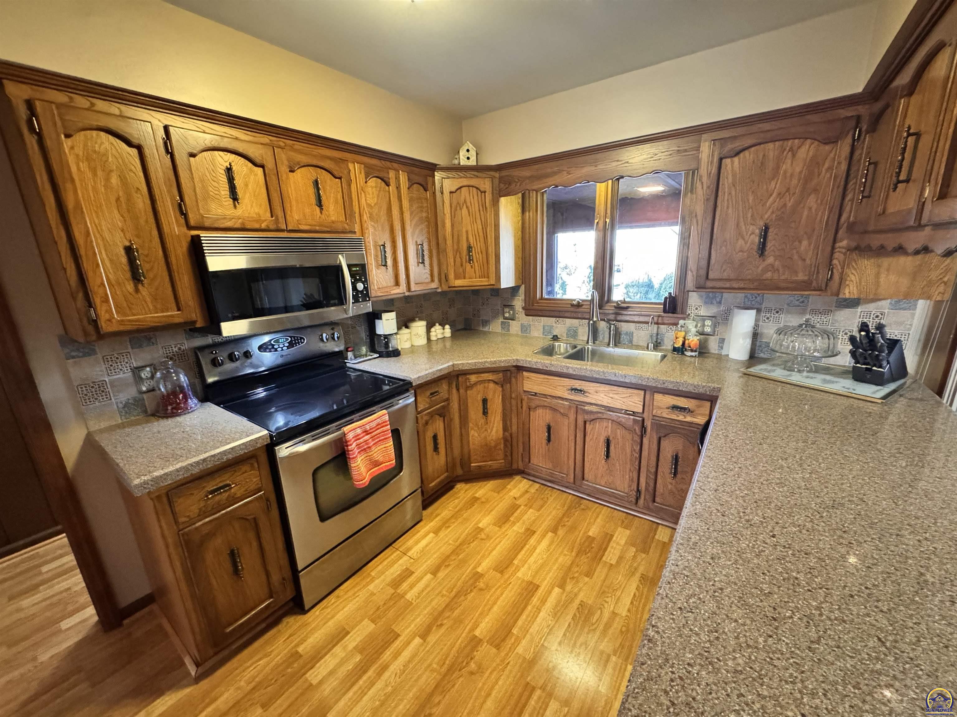 Osawatomie, Kansas 66064, United States, 3 Bedrooms Bedrooms, ,4 BathroomsBathrooms,Residential,Pending,29852