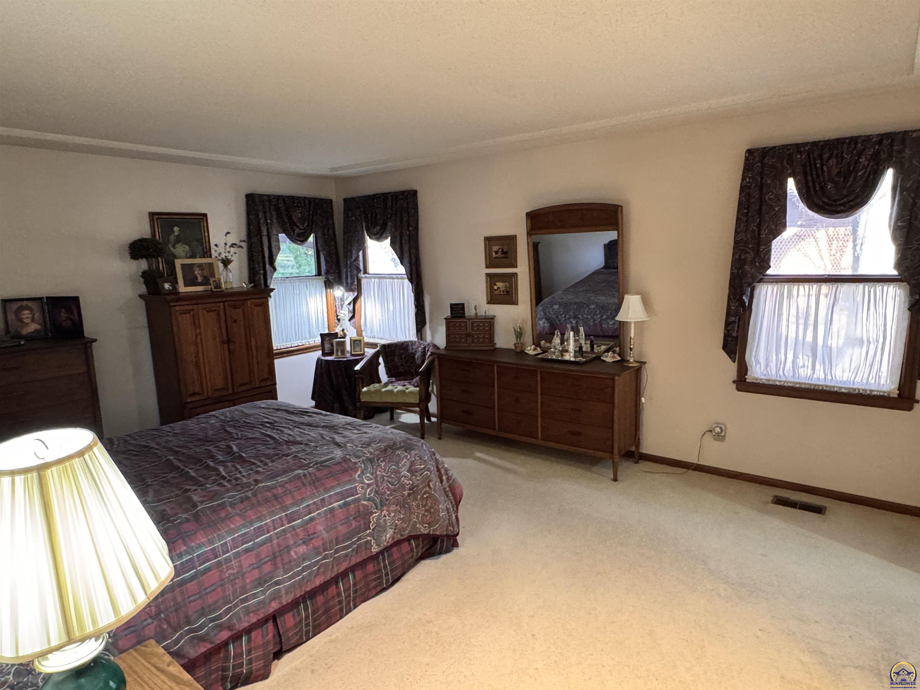 Osawatomie, Kansas 66064, United States, 3 Bedrooms Bedrooms, ,4 BathroomsBathrooms,Residential,Pending,29852