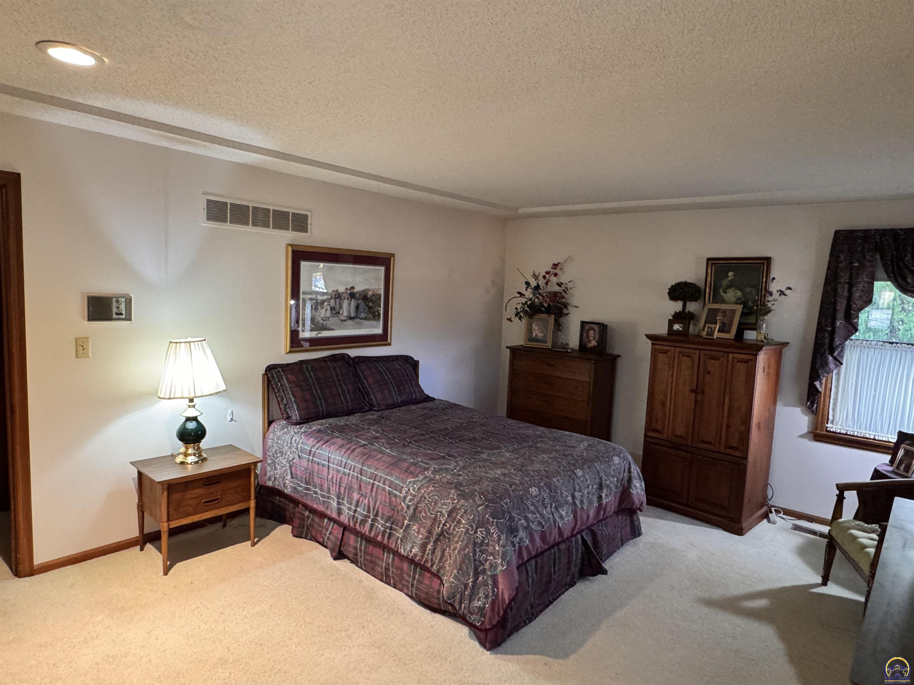 Osawatomie, Kansas 66064, United States, 3 Bedrooms Bedrooms, ,4 BathroomsBathrooms,Residential,Pending,29852