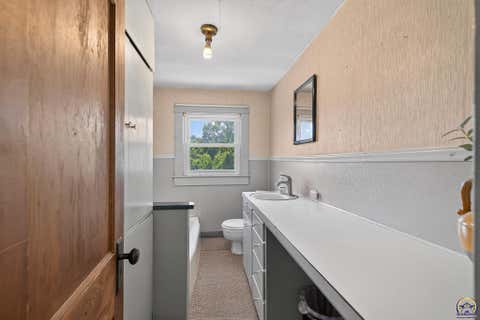 Tiny photo for 13151 62nd St, Oskaloosa, KS 66066 (MLS # 245473)