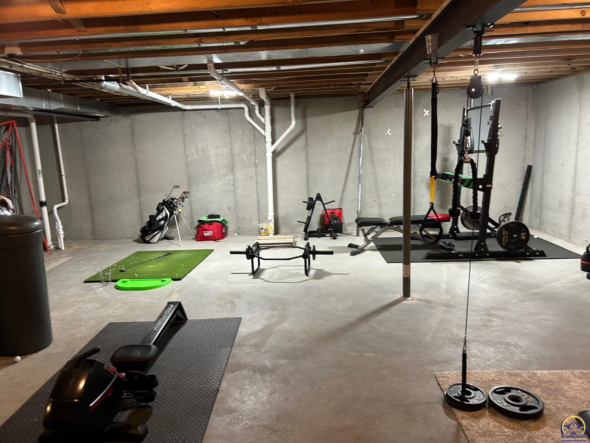 Topeka, Kansas 66609, United States, 4 Bedrooms Bedrooms, ,3 BathroomsBathrooms,Residential,Pending,59602