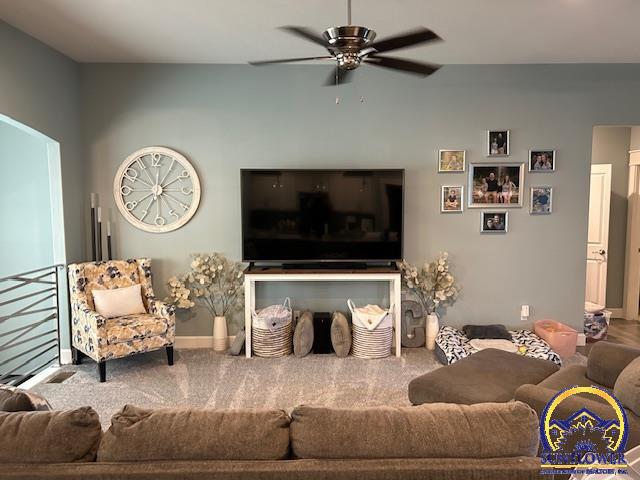 Topeka, Kansas 66609, United States, 4 Bedrooms Bedrooms, ,3 BathroomsBathrooms,Residential,Pending,59602