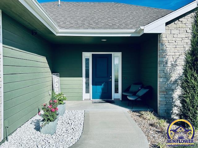 Topeka, Kansas 66609, United States, 4 Bedrooms Bedrooms, ,3 BathroomsBathrooms,Residential,Pending,59602