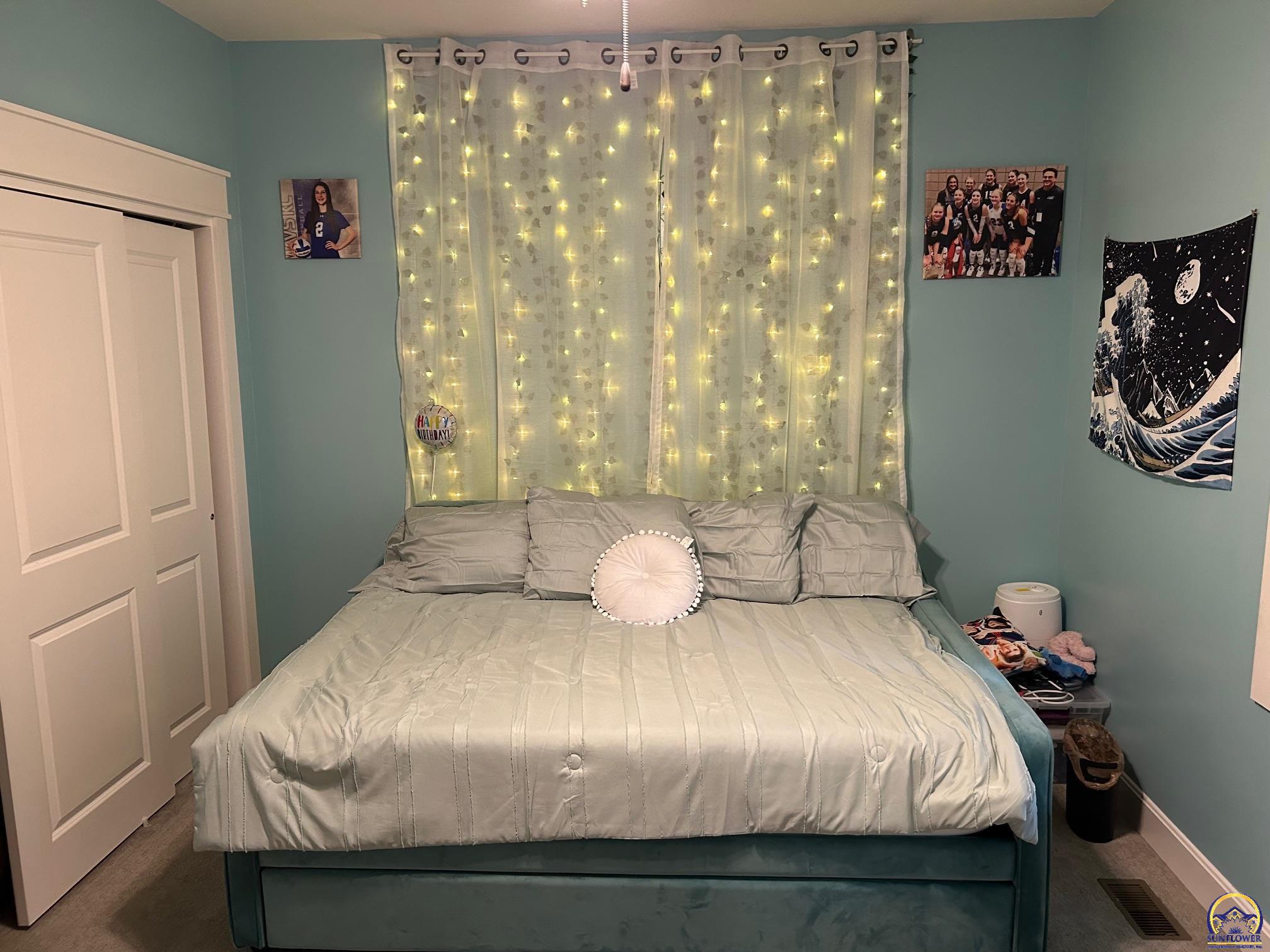 Topeka, Kansas 66609, United States, 4 Bedrooms Bedrooms, ,3 BathroomsBathrooms,Residential,Pending,59602