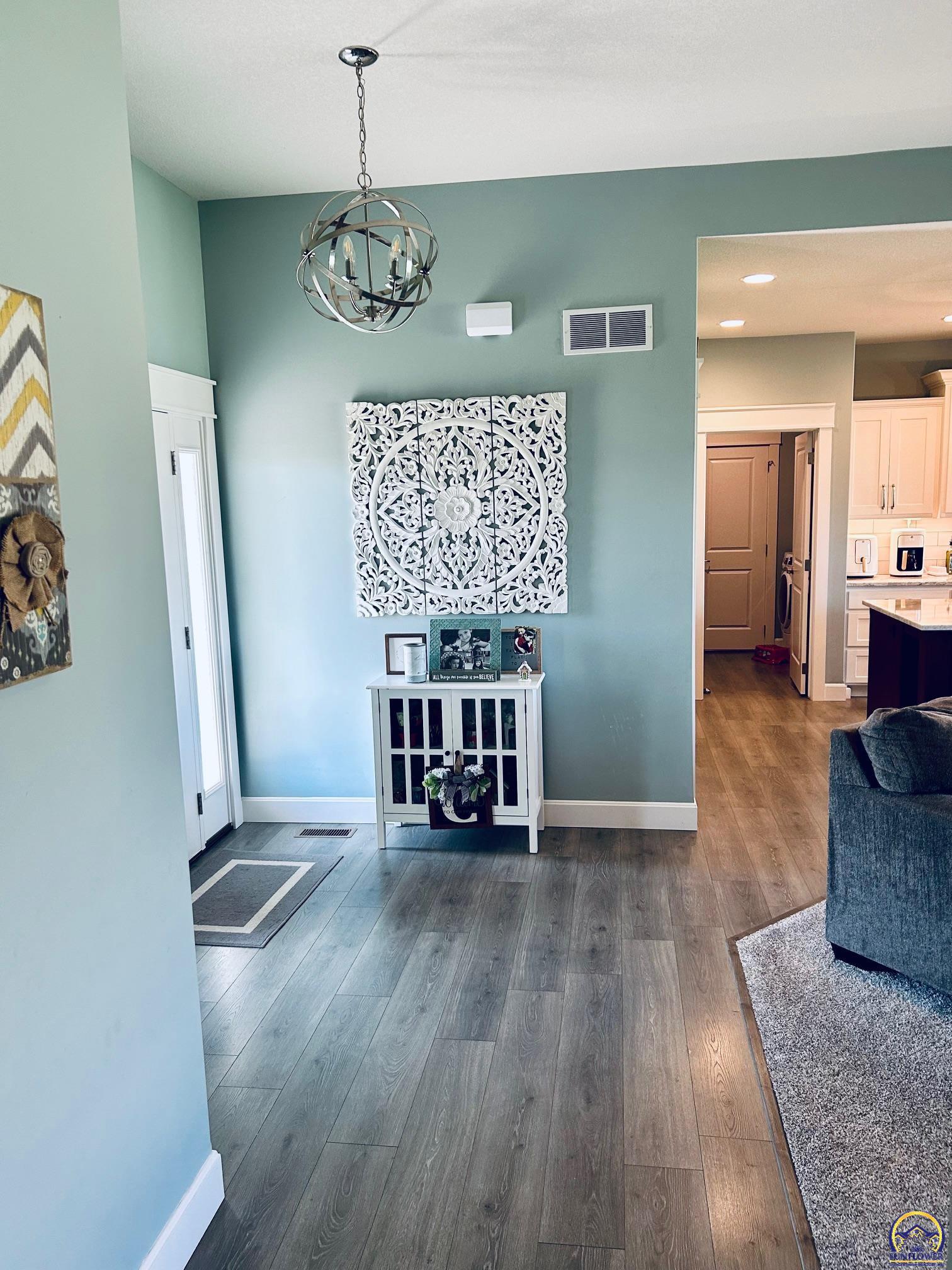 Topeka, Kansas 66609, United States, 4 Bedrooms Bedrooms, ,3 BathroomsBathrooms,Residential,Pending,59602