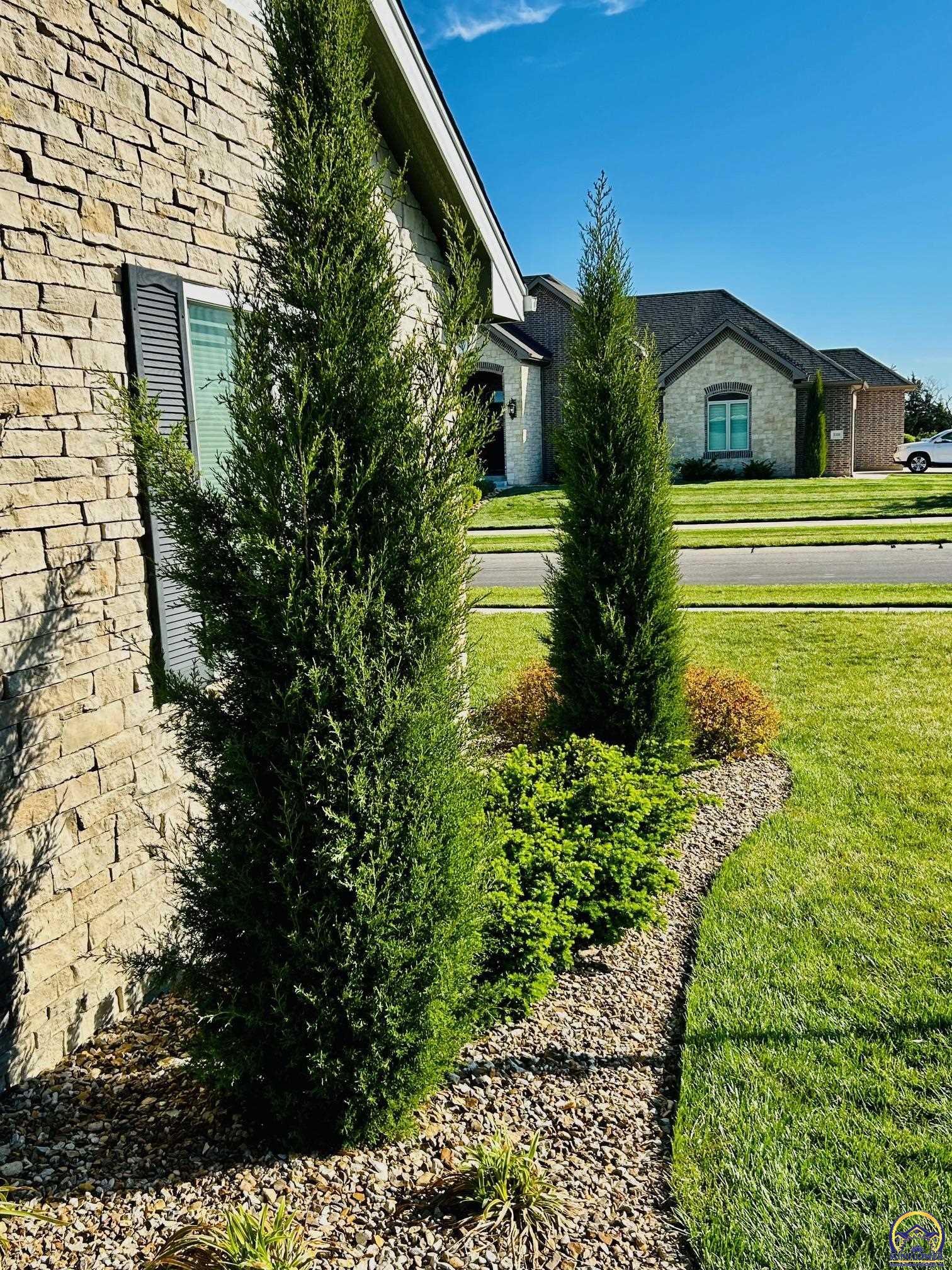 Topeka, Kansas 66609, United States, 4 Bedrooms Bedrooms, ,3 BathroomsBathrooms,Residential,Pending,59602