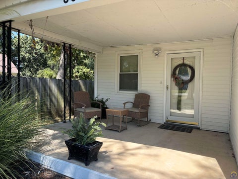 Tiny photo for 300 W Maple St, Hartford, KS 66854 (MLS # 246253)