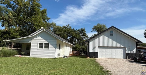 Photo of 300 W Maple St, Hartford, KS 66854 (MLS # 246253)