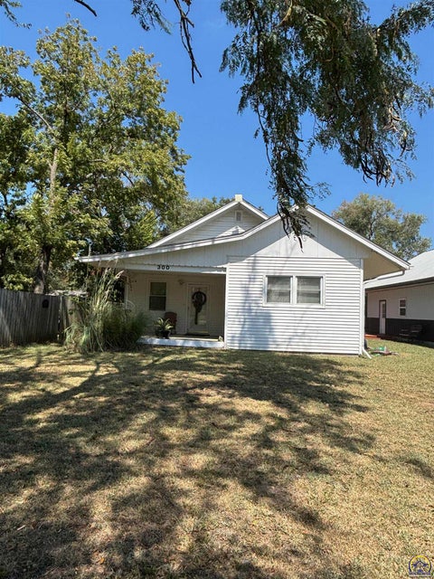 Tiny photo for 300 W Maple St, Hartford, KS 66854 (MLS # 246253)