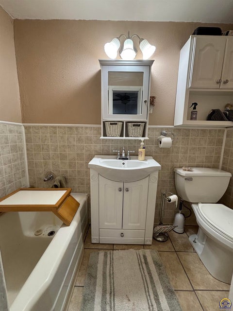 Tiny photo for 300 W Maple St, Hartford, KS 66854 (MLS # 246253)