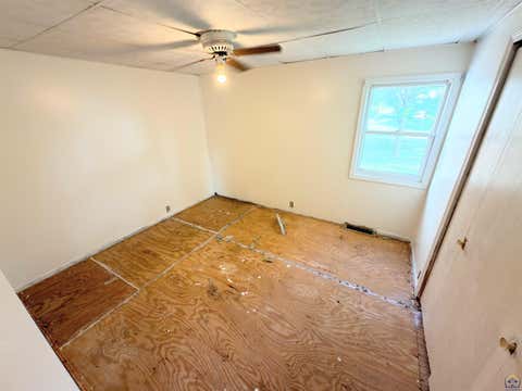 Tiny photo for 1406 Penobscot St, Burlington, KS 66839 (MLS # 245800)