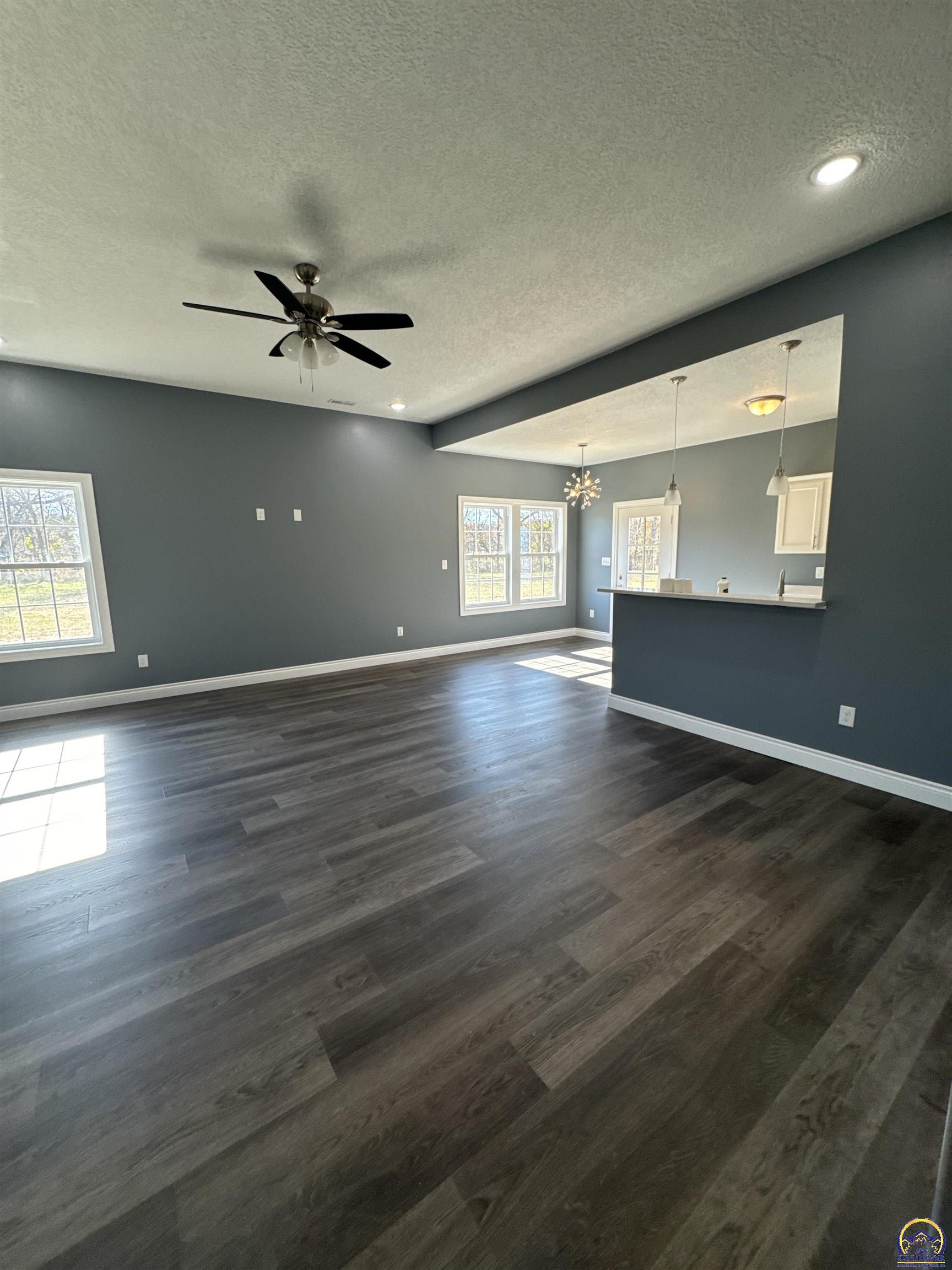 Holton, Kansas 66436, United States, 4 Bedrooms Bedrooms, ,2 BathroomsBathrooms,Residential,Pending,67670