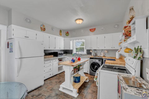 Tiny photo for 2622 SE Adams St, Topeka, KS 66605 (MLS # 245913)