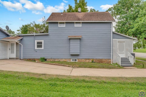 Tiny photo for 2622 SE Adams St, Topeka, KS 66605 (MLS # 245913)