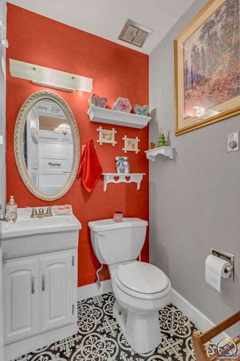 Tiny photo for 2622 SE Adams St, Topeka, KS 66605 (MLS # 245913)