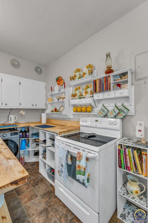 Tiny photo for 2622 SE Adams St, Topeka, KS 66605 (MLS # 245913)