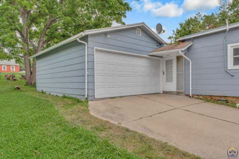 Tiny photo for 2622 SE Adams St, Topeka, KS 66605 (MLS # 245913)