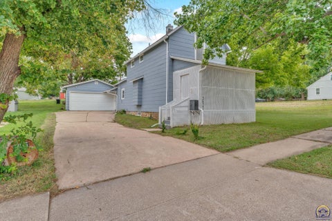 Tiny photo for 2622 SE Adams St, Topeka, KS 66605 (MLS # 245913)