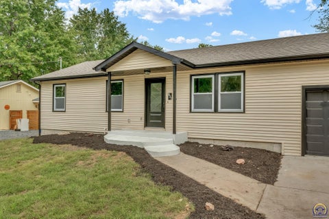 Tiny photo for 831 Elm St, Lawrence, KS 66044 (MLS # 246760)