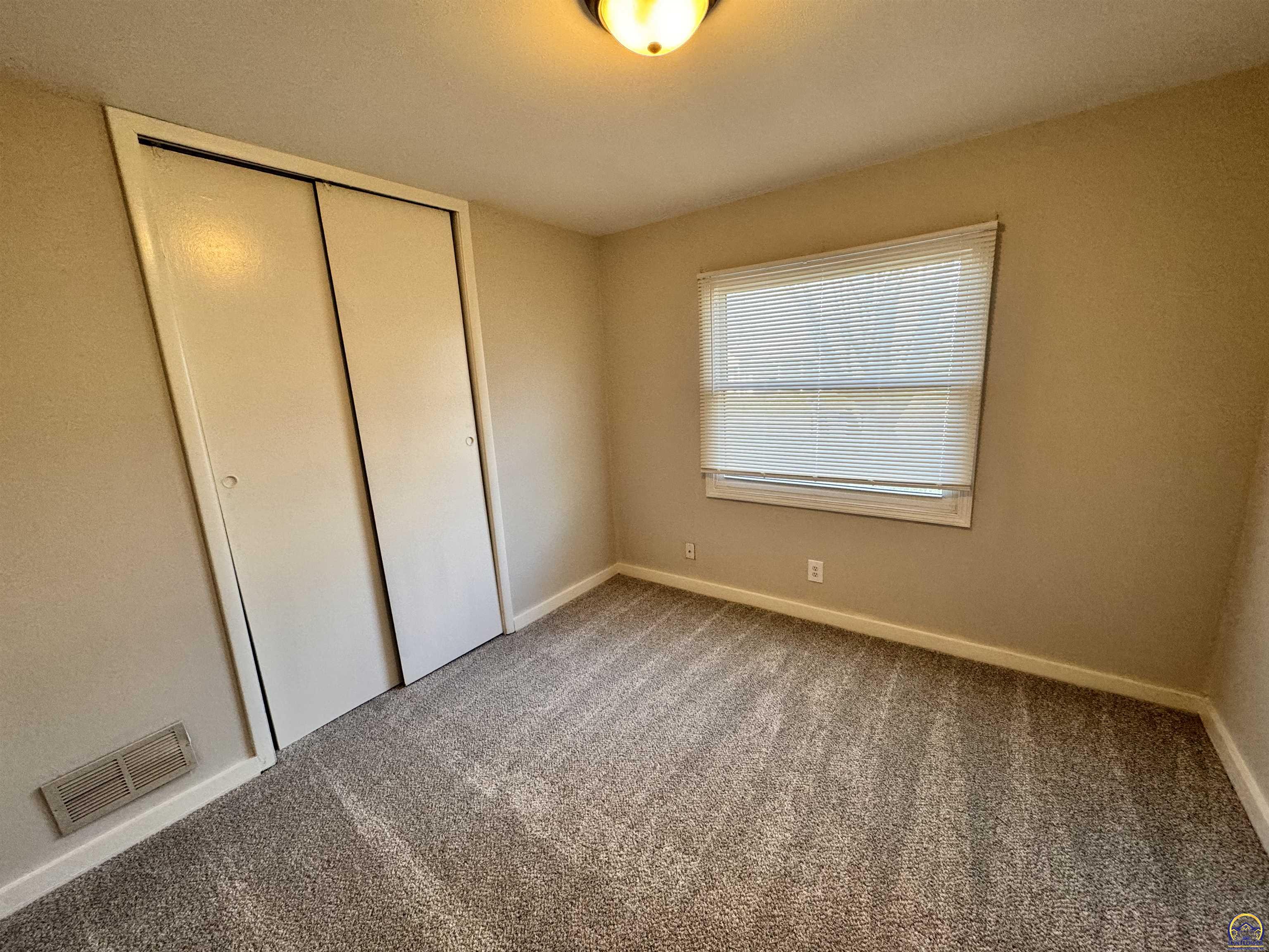 Topeka, Kansas 66611, United States, 3 Bedrooms Bedrooms, ,1 BathroomBathrooms,Residential,Pending,61359