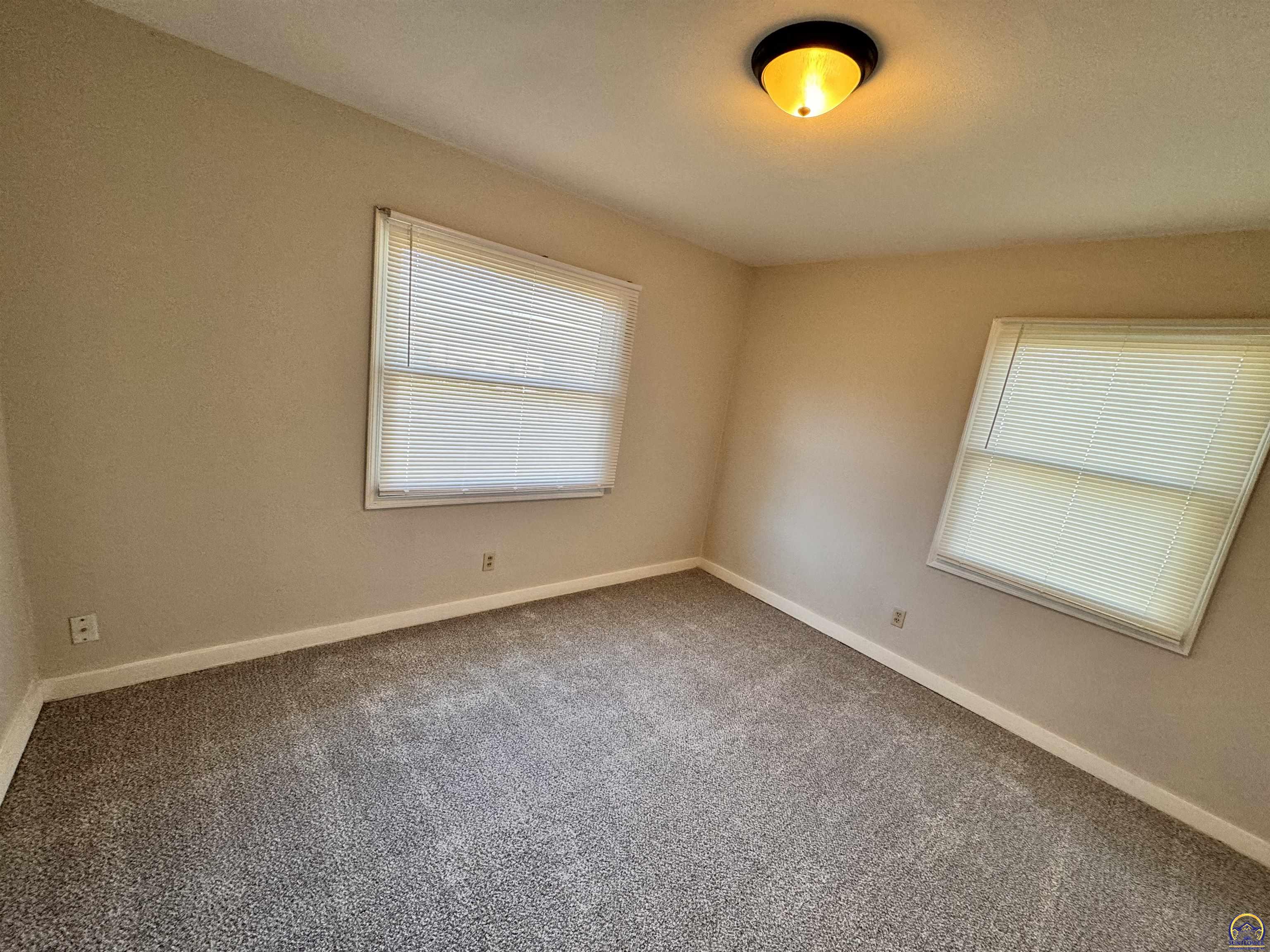 Topeka, Kansas 66611, United States, 3 Bedrooms Bedrooms, ,1 BathroomBathrooms,Residential,Pending,61359